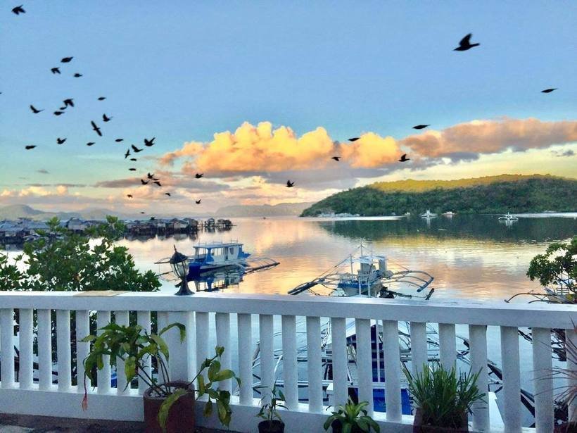 accommodation_sunrise-over-the-bay-from-the-terrace-at-casa-osme