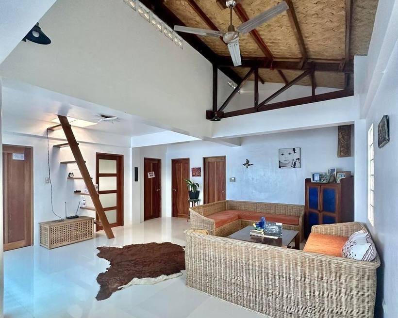 accommodation_the-living-area-at-casa-osmea-with-wicker-sofas-an